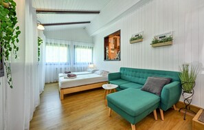 2 bedrooms, travel crib, free WiFi, bed sheets