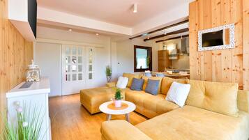 Een smart-tv, tafelvoetbal en een tafeltennistafel