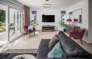 Smart TV, foosball - Awesome home in Pula with WiFi (Pula)