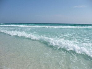 Una spiaggia nelle vicinanze
