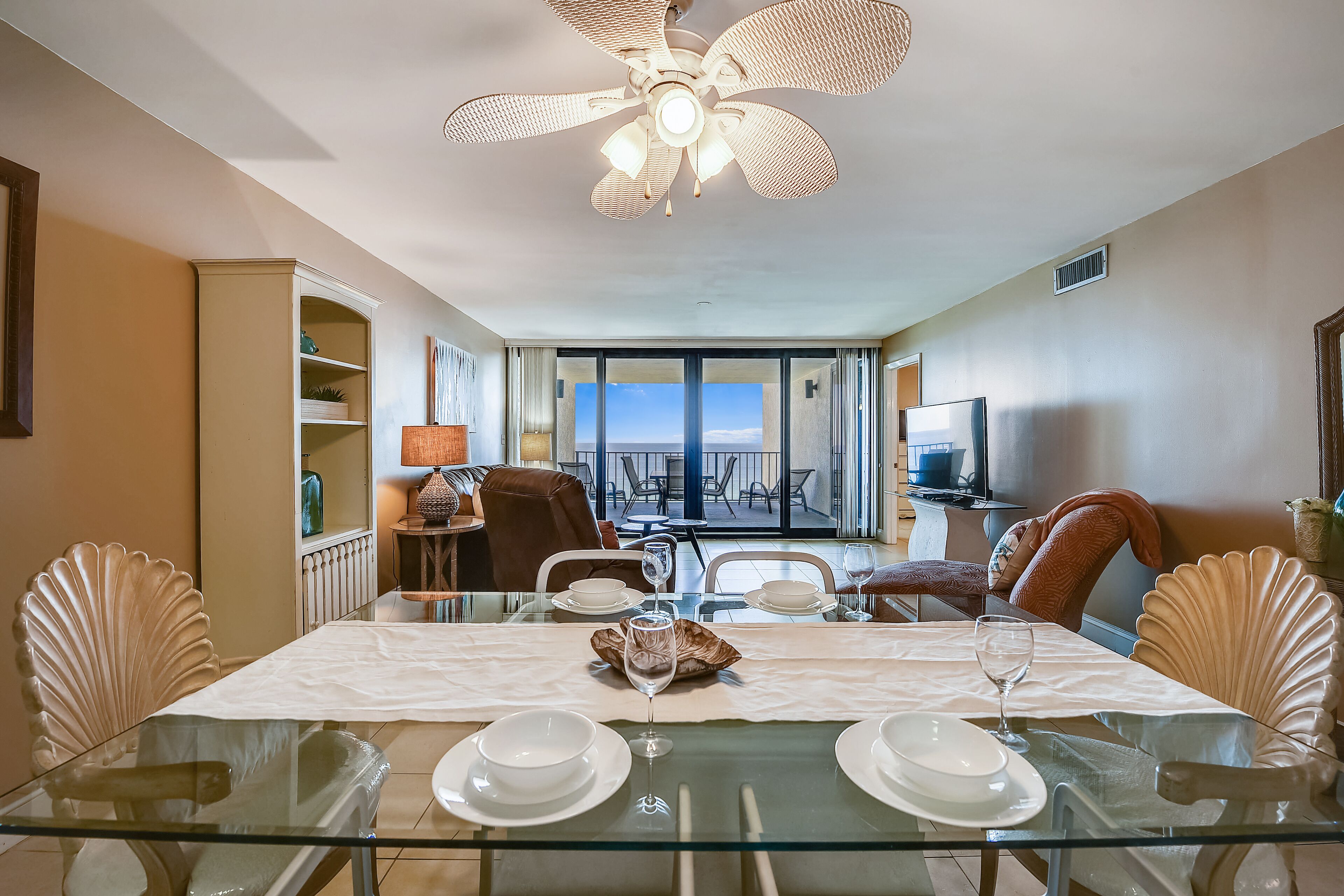 Condo, 2 Bedrooms, Balcony, Ocean View (1206) | In-room dining