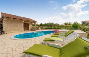 Außenpool, Liegestühle