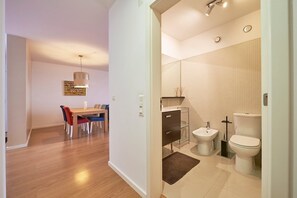 Shower, hair dryer, towels - GuestReady - Aurora Findings (Garage included) (Lisboa)