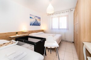 1 habitación, tabla de planchar con plancha, wifi y ropa de cama