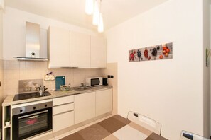Microwave, oven, stovetop, coffee/tea maker - GuestHost - Cozy and bright apartment that can accommodate up to 6 people and located in an excellent building of recent construction. The accommodation is located in the Aurora district, a quiet residential area equipped with everything you need for a c (Torino)