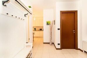 Interior - GuestHost - Cozy and bright apartment that can accommodate up to 6 people and located in an excellent building of recent construction. The accommodation is located in the Aurora district, a quiet residential area equipped with everything you need for a c (Torino)