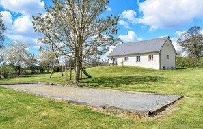 Property grounds - Cozy home in Montchamp with kitchen (Montchamp)