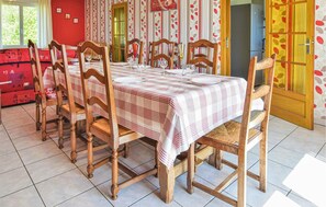 Dining - Cozy home in Montchamp with kitchen (Montchamp)