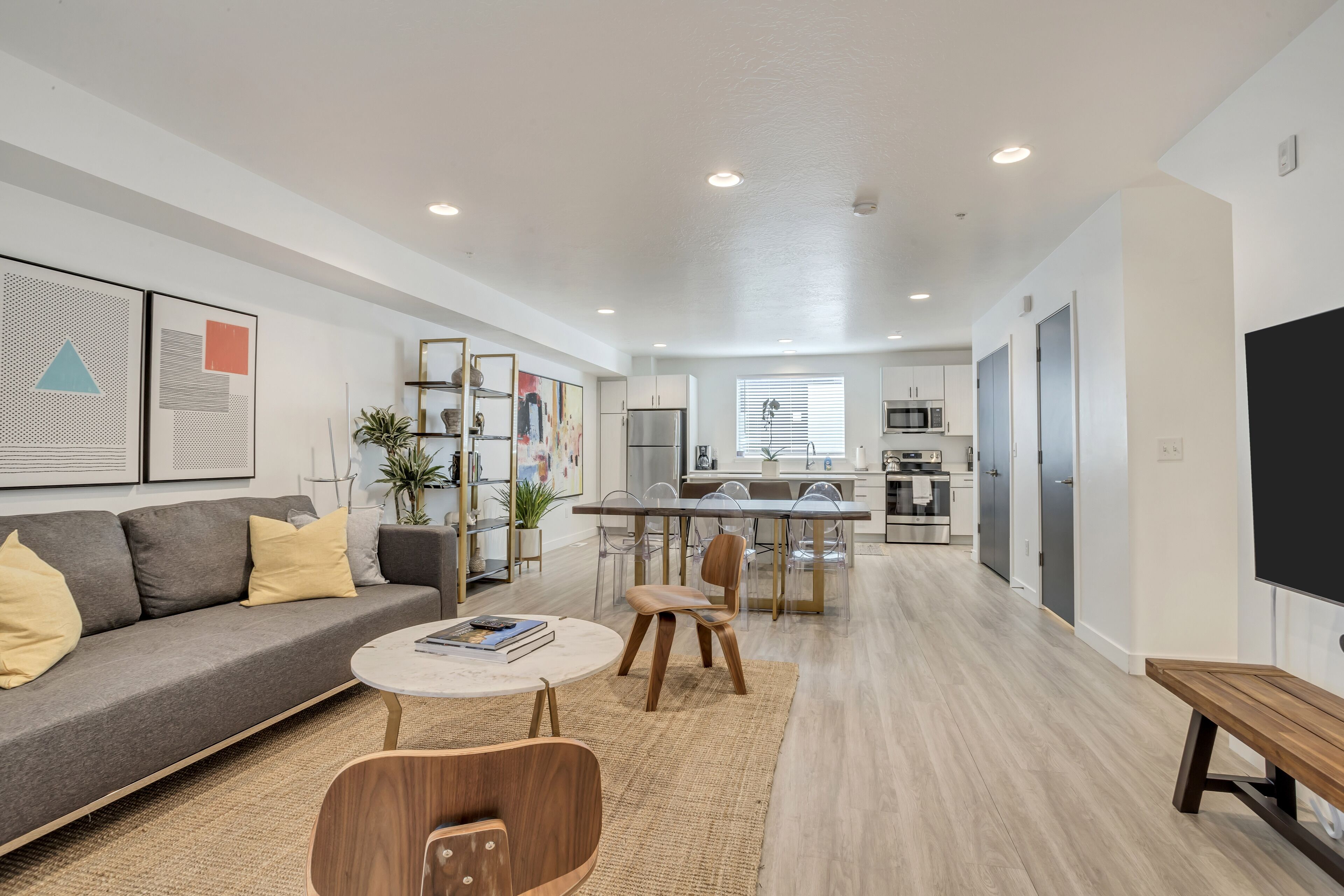 Supreme Urban Adventurers' Townhouse 2 Suites/2.5BA +Garage
