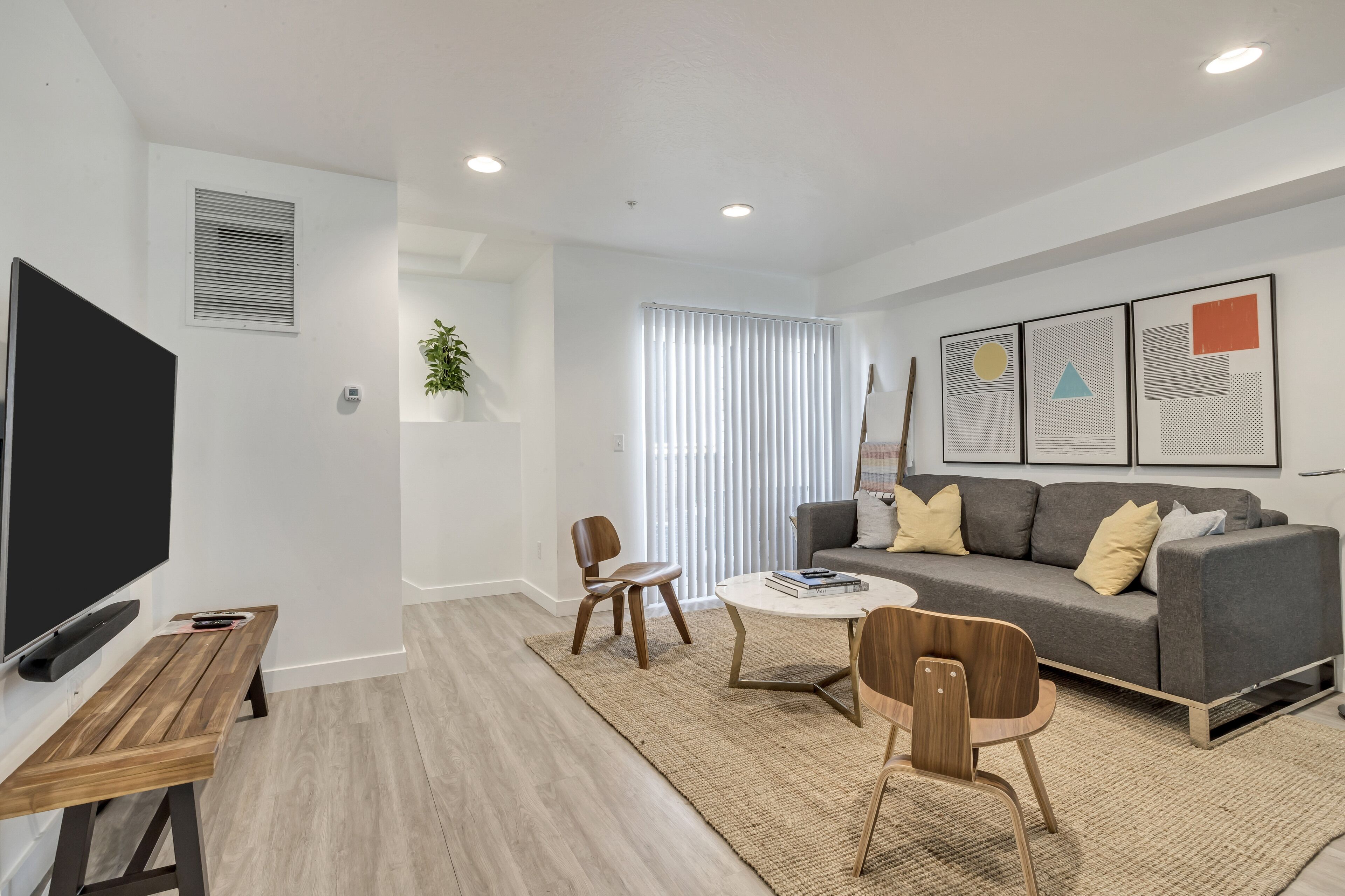 Supreme Urban Adventurers' Townhouse 2 Suites/2.5BA +Garage
