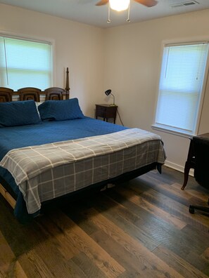 2 bedrooms, desk, iron/ironing board, free WiFi