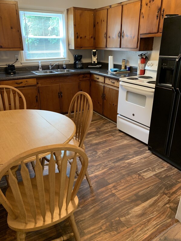 Fridge, oven, stovetop, coffee/tea maker