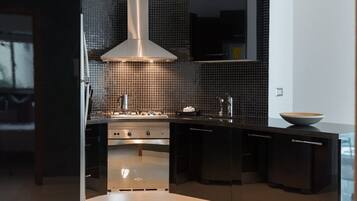 Fridge, microwave, oven, coffee/tea maker