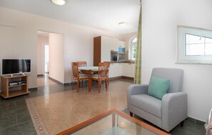 Een smart-tv en een stereo