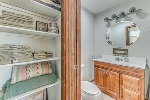 Kostenlose Toilettenartikel, Handtücher