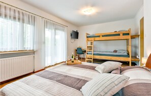 2 chambres, lit de bébé portatif, accès au Wi-Fi (inclus)