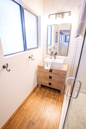 Combined shower/tub, hair dryer, towels, soap