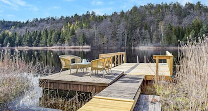 Beautiful apartment in Risør with WiFi