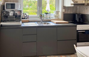 Fridge, microwave, stovetop, dishwasher