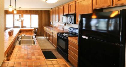 Mountainback Condo - Walking Distance to Canyon Lodge