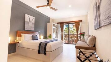 Basic Room | Minibar, in-room safe, individually decorated, individually furnished