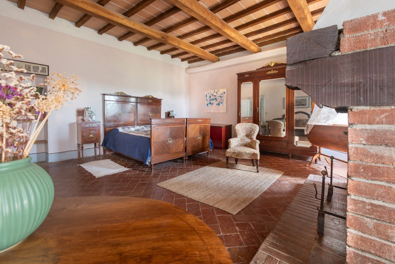 4 camere, una scrivania, ferro/asse da stiro, Wi-Fi