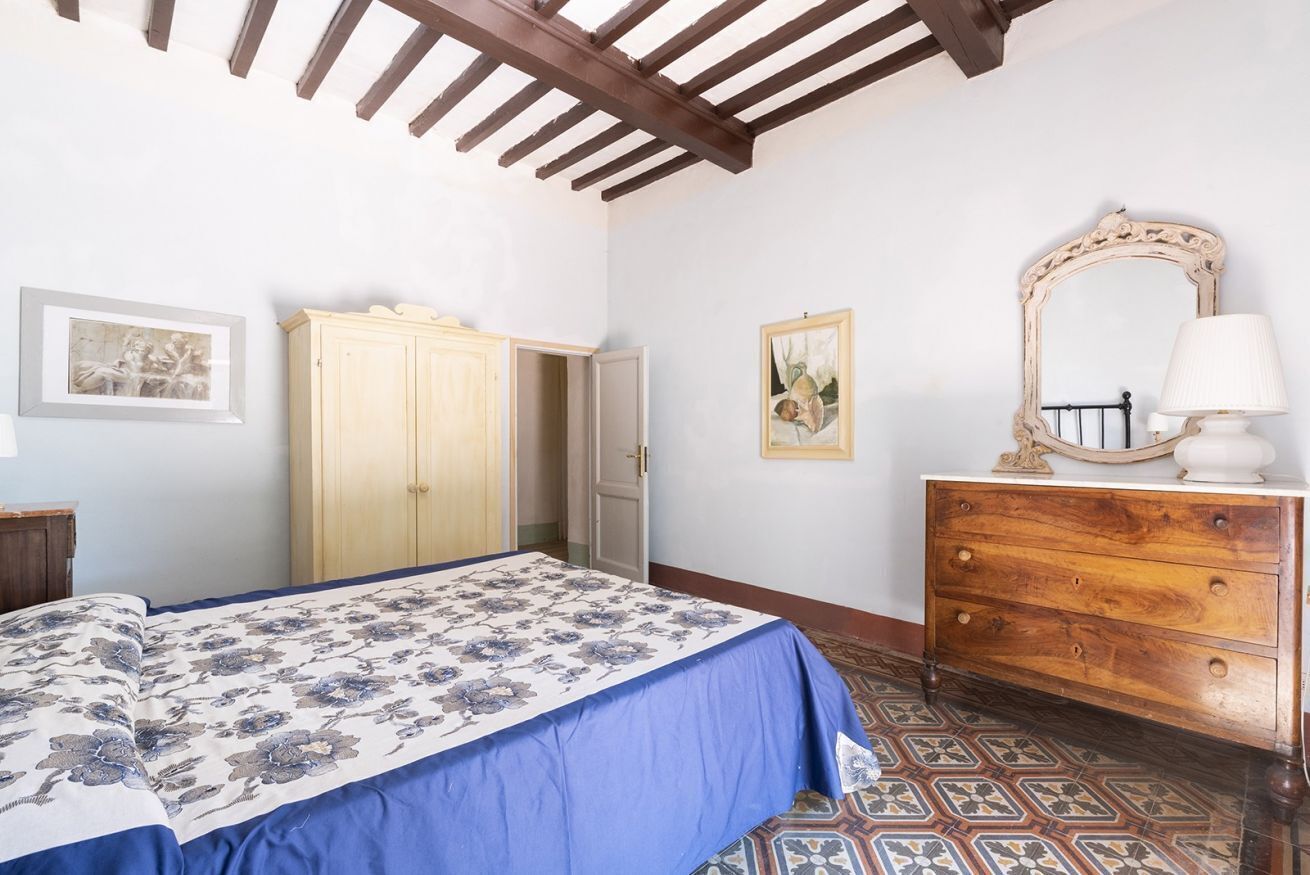 4 Schlafzimmer, Schreibtisch, Bügeleisen/Bügelbrett, WLAN