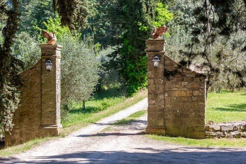 Casa Antico Roseto with swimming pool in the heart of Chianti