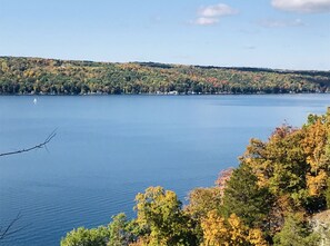 Beach - Mid-Century modern Lakeview Stay (Ithaca)