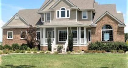 Only minutes from the beach! Why pay the high prices?