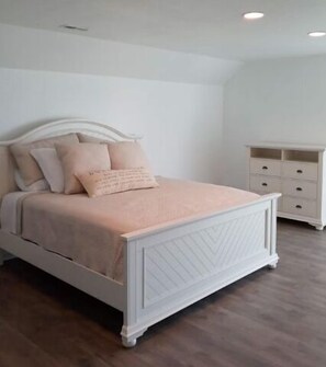 4 camere, una scrivania, ferro/asse da stiro, Wi-Fi gratuito