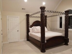 4 bedrooms, desk, iron/ironing board, free WiFi