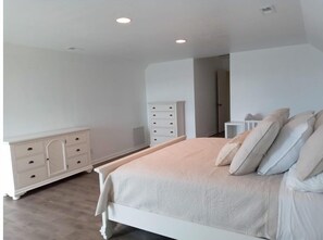 4 Schlafzimmer, Schreibtisch, Bügeleisen/Bügelbrett, kostenloses WLAN