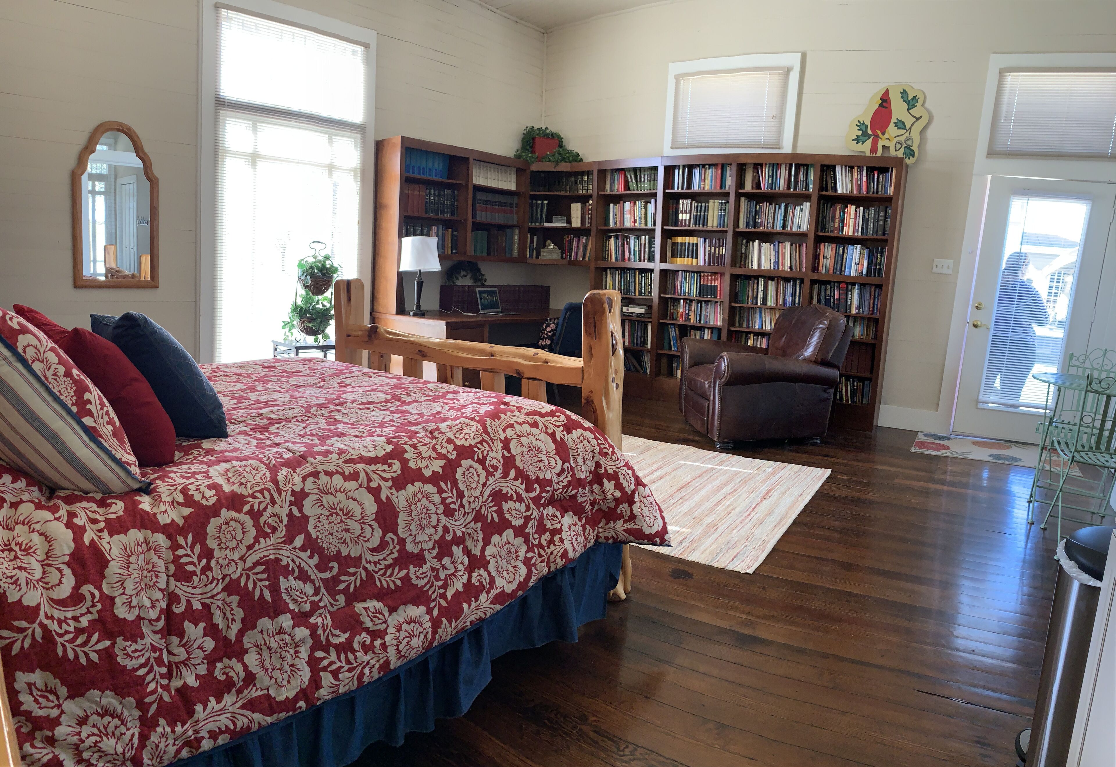 Historic Stagecoach private home, beautiful pool, close to Sea World & Lackland