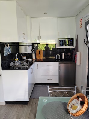 Fridge, microwave, stovetop, coffee/tea maker