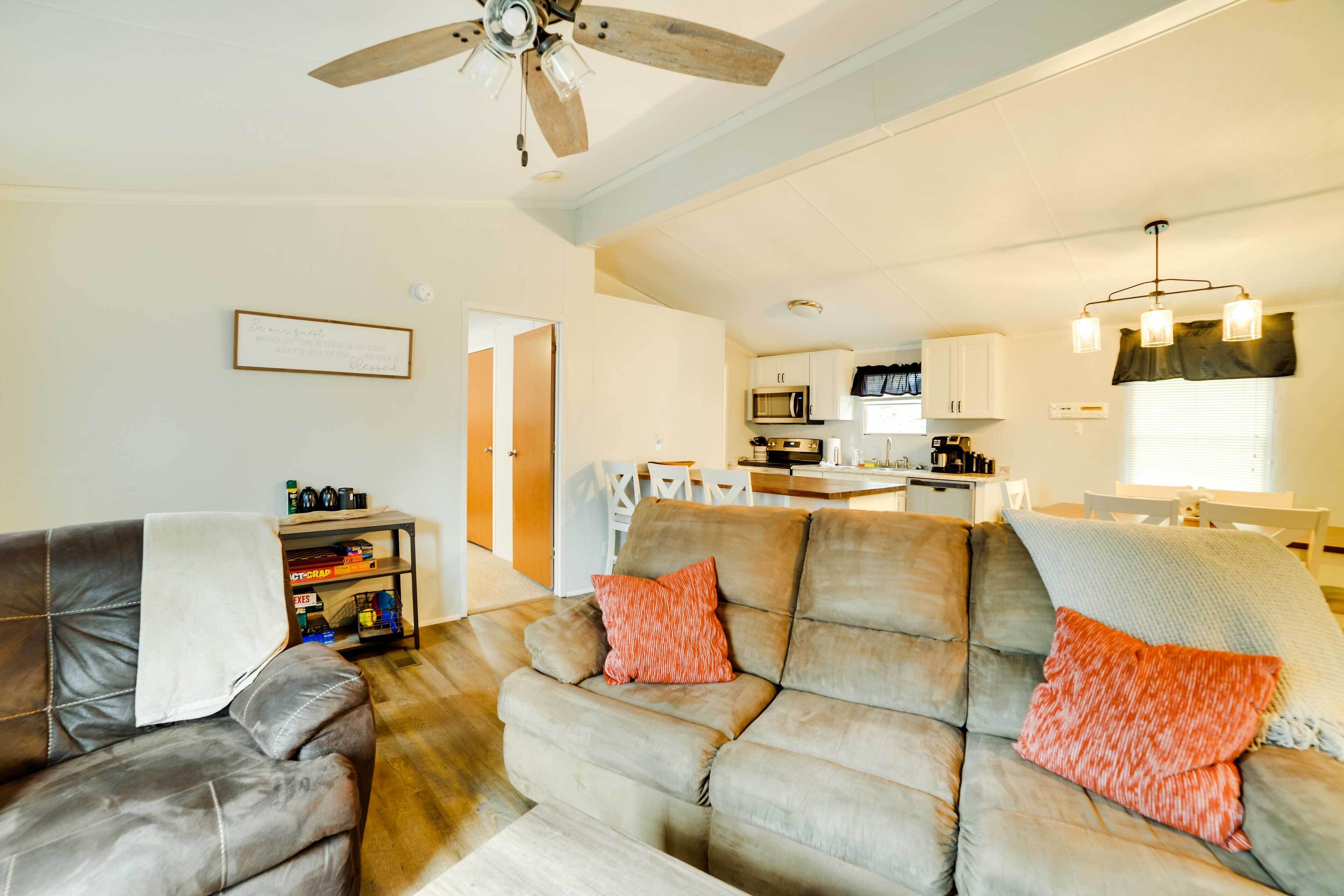 Kentucky Lakeside Home w/ Deck - 20 Mi to LBL!