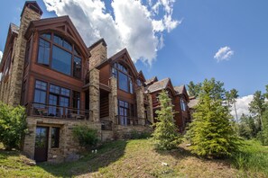 Exterior - High-end, ski-in/out townhouse with grill, private hot tub & views (Mountain Village)