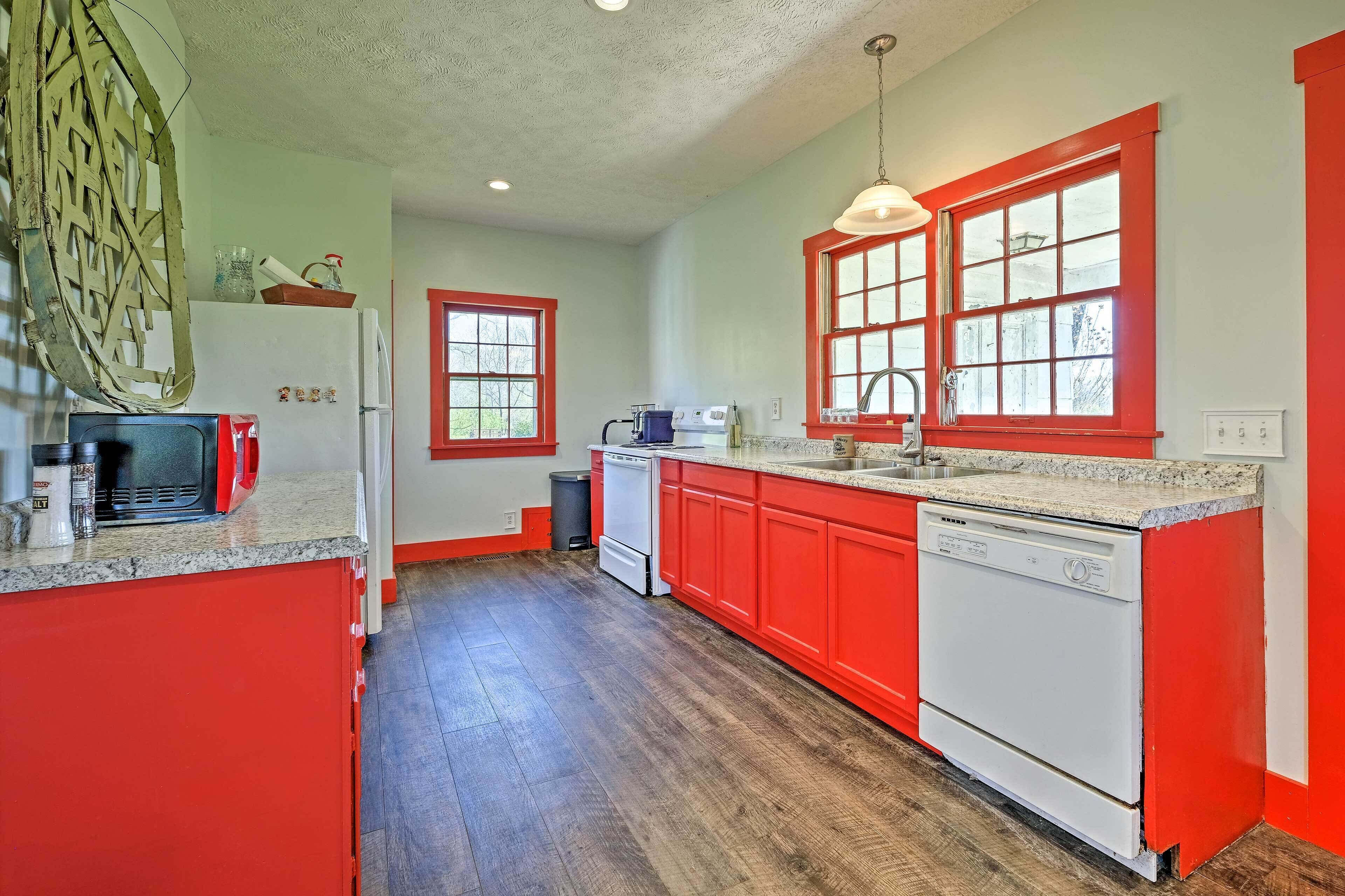 Renovated KY Farmhouse Retreat w/ Pasture Views!