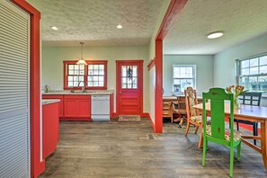 Dining - Renovated KY Farmhouse Retreat w/ Pasture Views! (Wallingford)