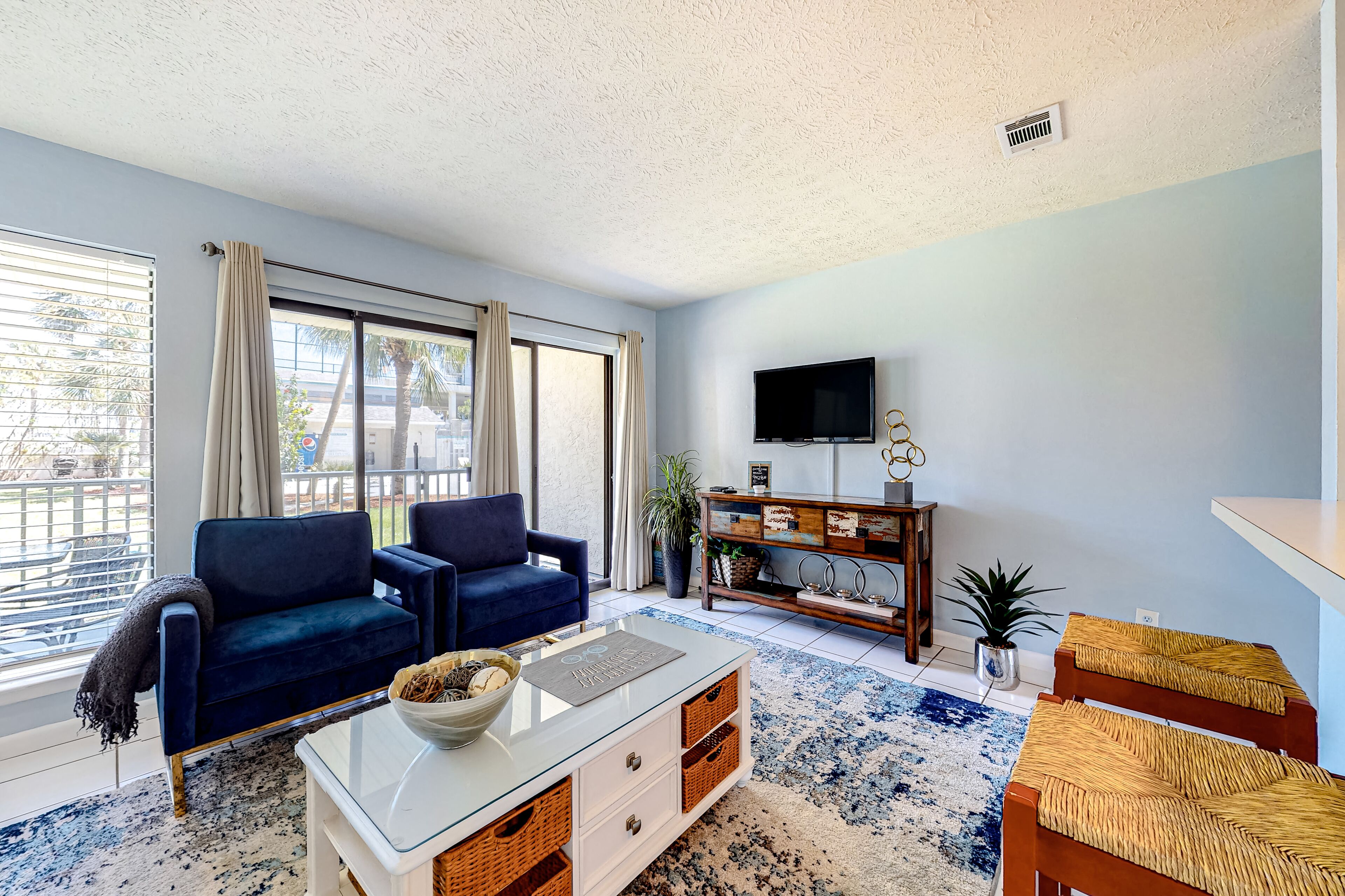 Cozy coastal condo with shared pool and easy beach access