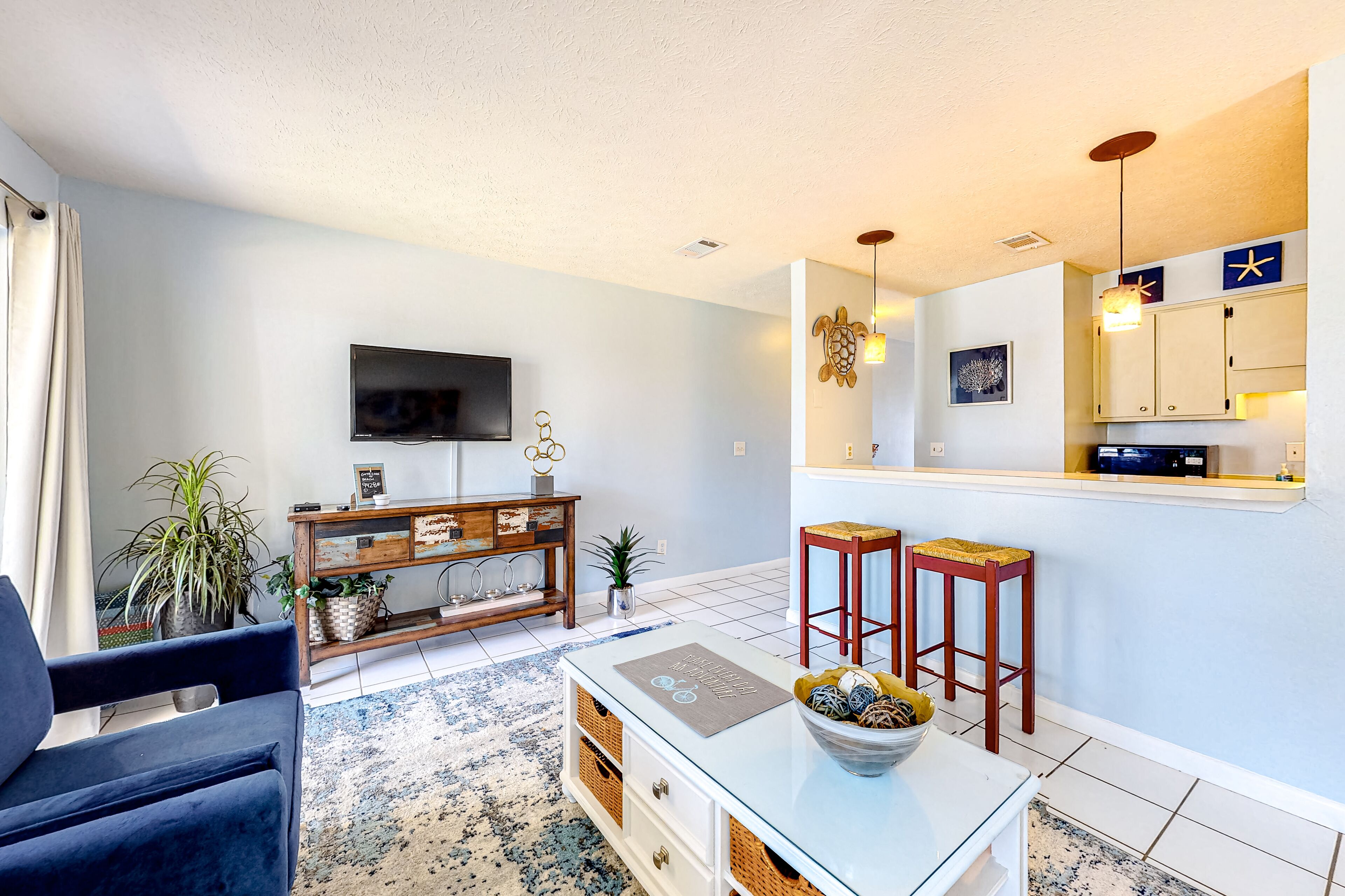 Cozy coastal condo with shared pool and easy beach access