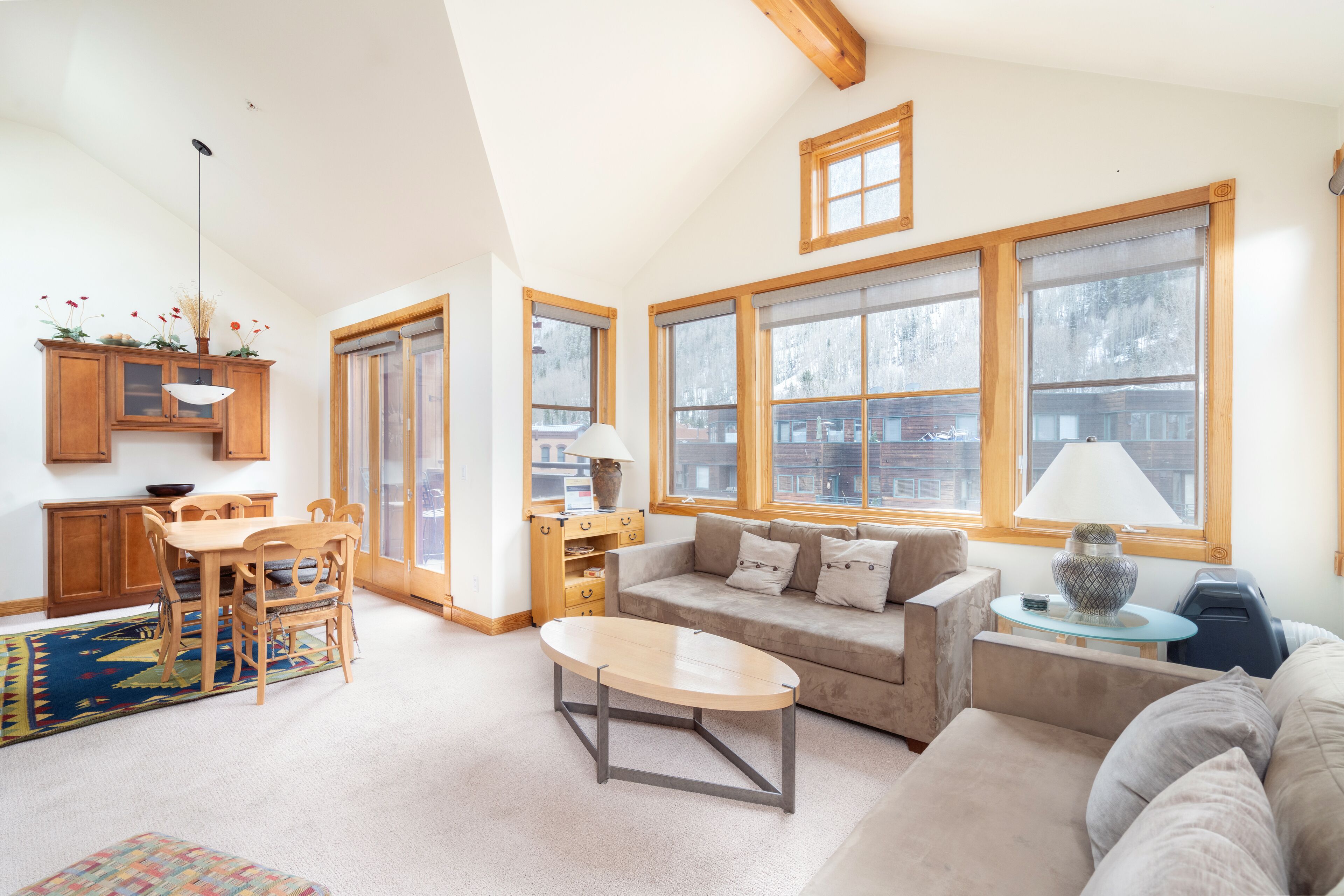 Mountain-view condo with fireplace & balcony - walk to lifts & Main Street