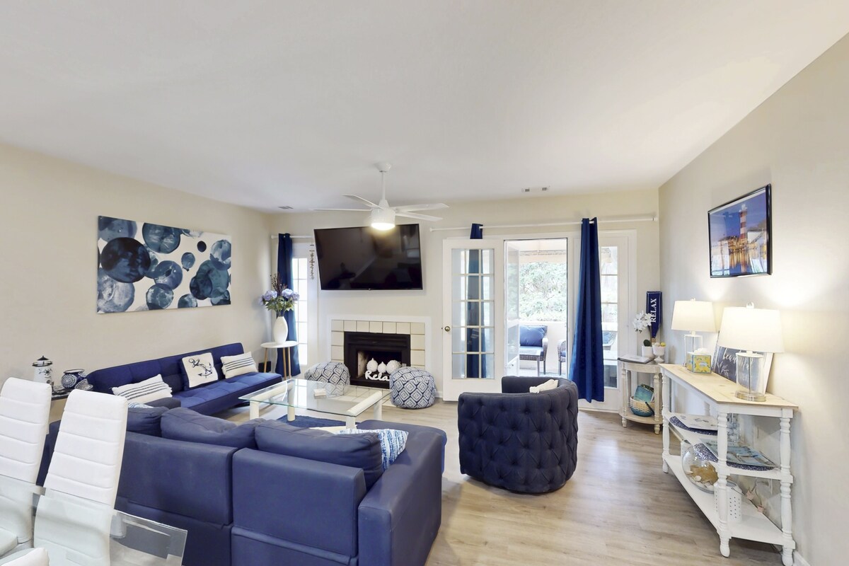 Dog-friendly villa with free WiFi, furnished patio, pool, & tennis