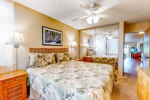 1 bedroom, iron/ironing board, internet, bed sheets - Hale Kamaole Condo w/A/C, Shared Grill & Outdoor Pool - Great Location (Kihei)