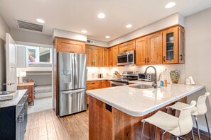 Refrigerador, microondas, horno, placa de cocina