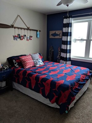 4 bedrooms, iron/ironing board, WiFi, bed sheets