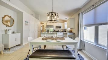 House, 3 Bedrooms, Patio | In-room dining