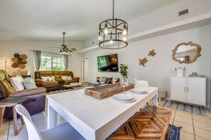 บ้านพัก, 3 ห้องนอน, ลานระเบียง | บริการอาหารในห้องพัก