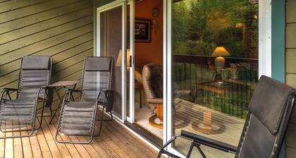 2 BR Condo with hot tub - walk to gondola, Main Street & trails