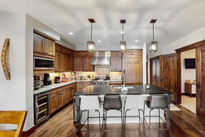 Fridge, microwave, oven, stovetop - Bright & Welcoming Mountain Condo in Ski-In/Ski-Out Location w/WiFi & Balcony (Mountain Village)